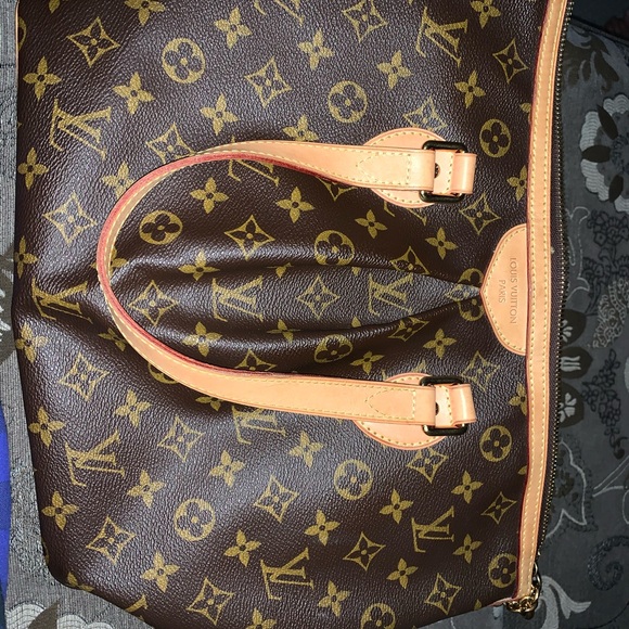 Louis Vuitton Brown Tote Bag with Iconic Monogram Pattern - Picture 1 of 15